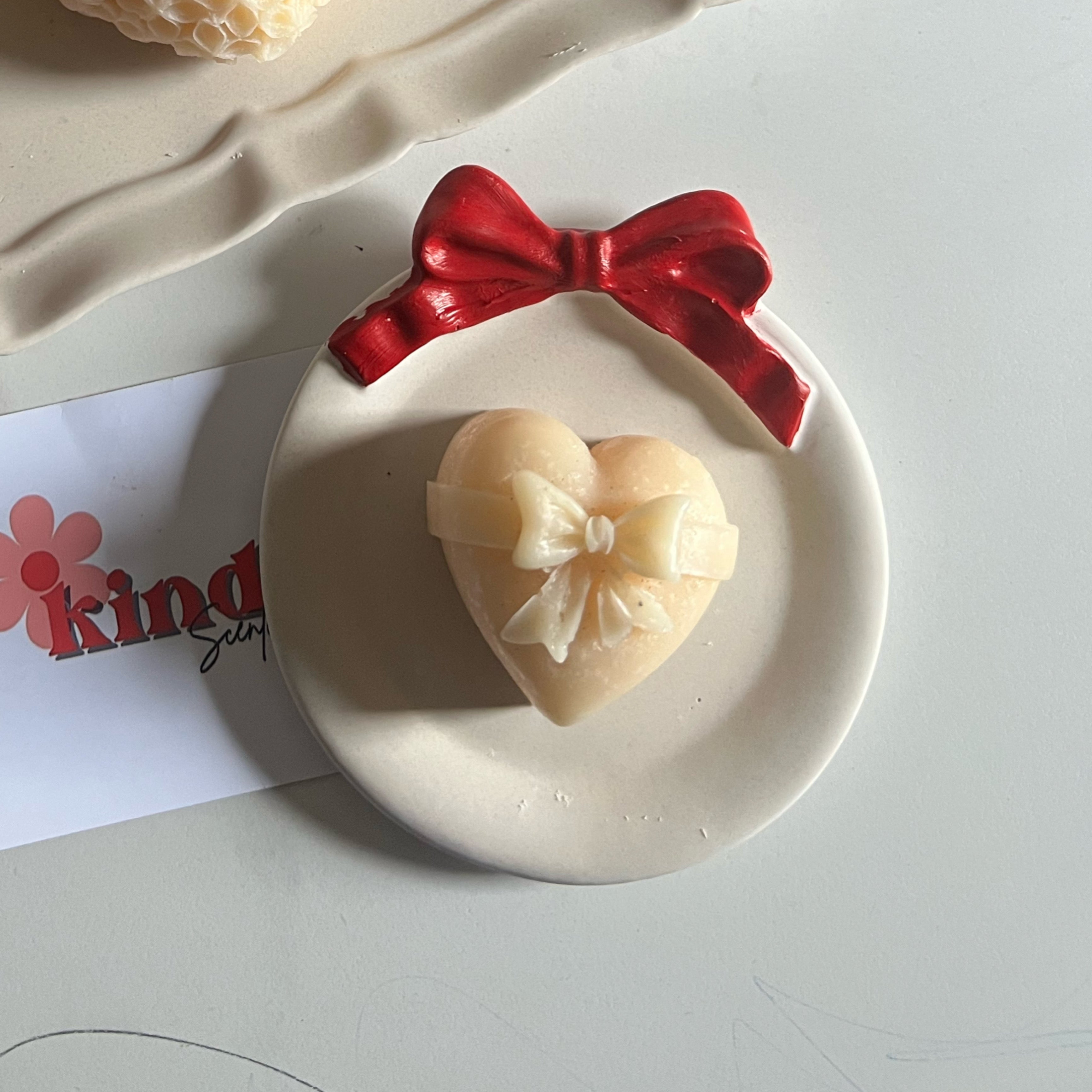 Bow heart candle